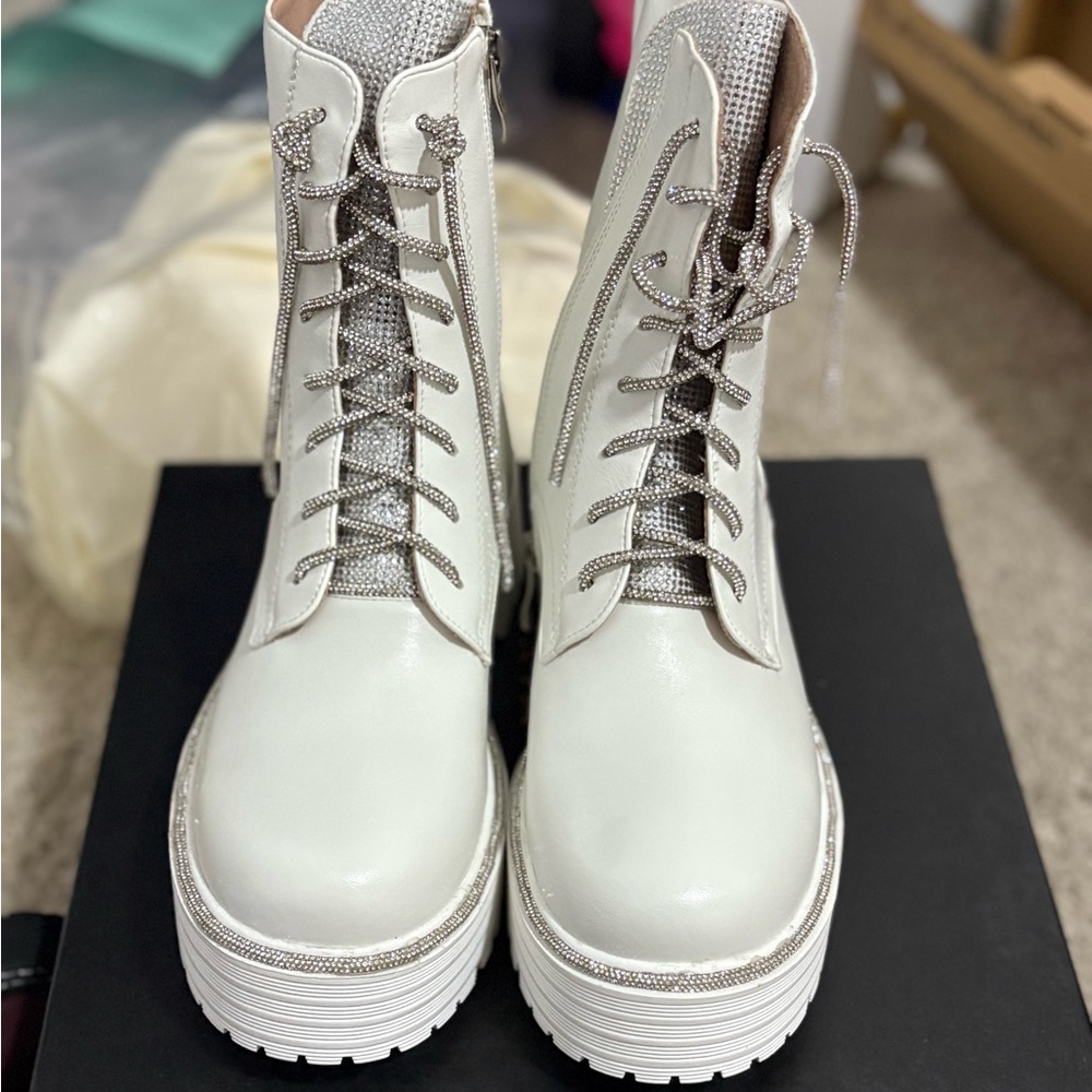 Azalea wang Stylish White rhinestone Lace-Up Women's Boots. Size 7